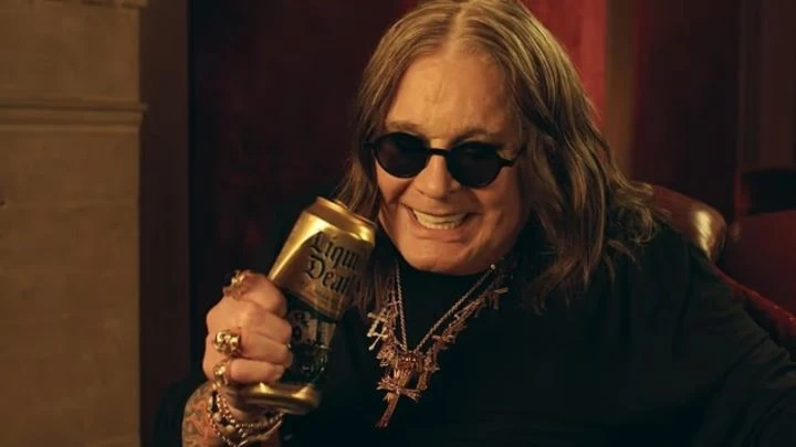 Salieron a la venta latitas de té con el ADN de Ozzy Osbourne