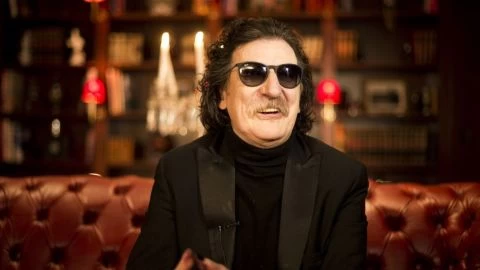Charly Garc&iacute;a recibi&oacute; el alta y est&aacute; en su casa