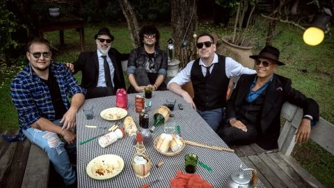 Escuchá lo nuevo de Los Mentidores junto a Juanse: “El envidioso”