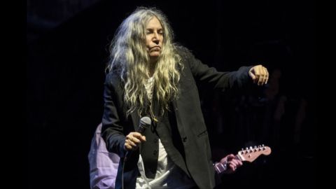 Escuchá el tema inédito de Patti Smith: “Snowball”