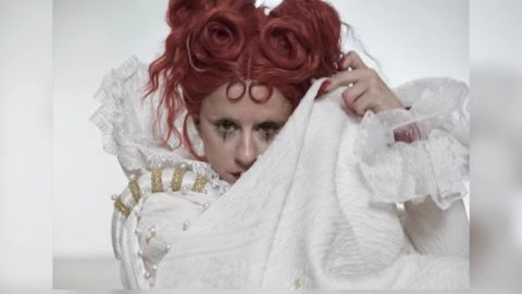 Marilina Bertoldi versionó a Los Charros en el MALBA