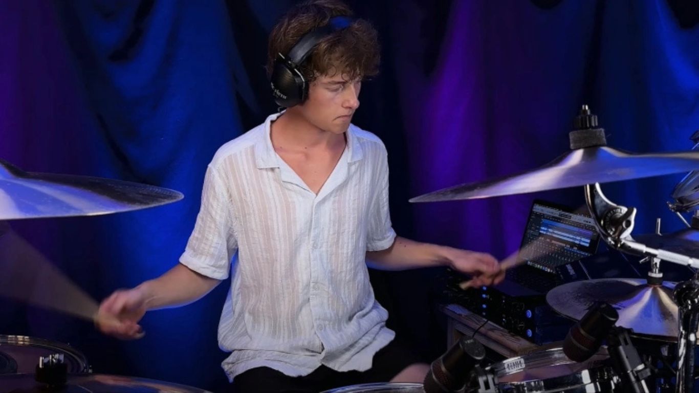 Joven baterista se graba tocando toda la discografía de Tool de una