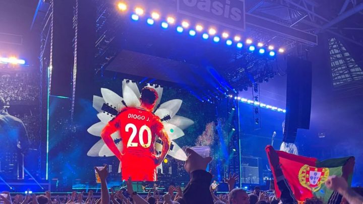 El homenaje de Oasis al jugador fallecido Diogo Jota