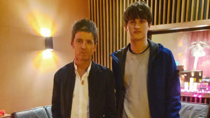 Noel Gallagher se suma a un joven cantautor