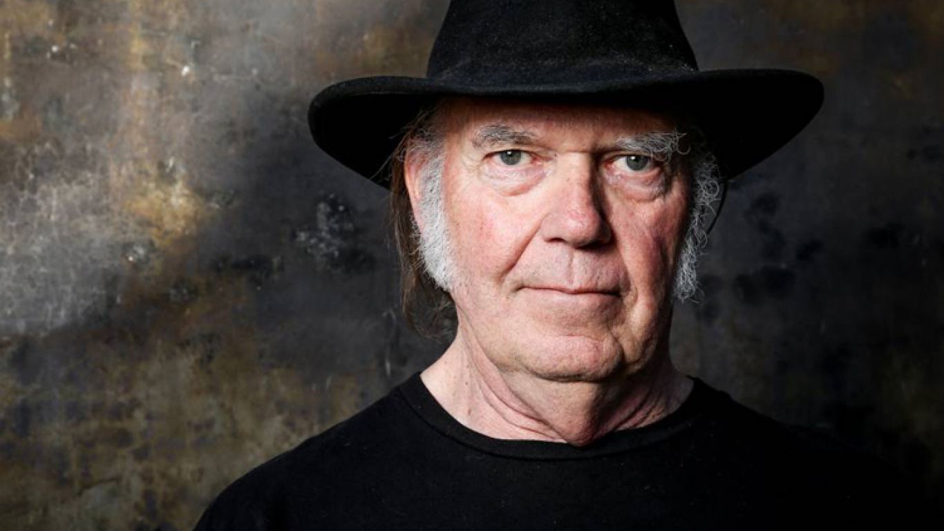 Neil Young versiona un clásico de Bob Dylan