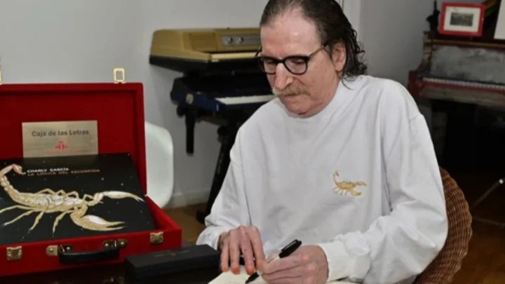 Charly García entregó un disco y dos canciones al Instituto Cervantes