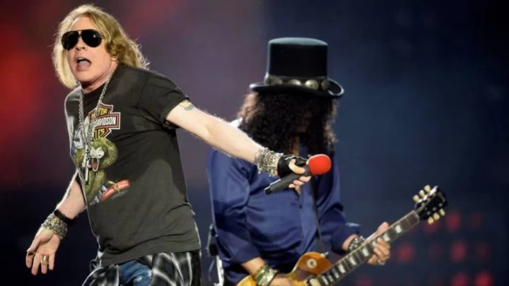 Los Guns N' Roses iluminaron el cielo de Los Ángeles con 500 drones
